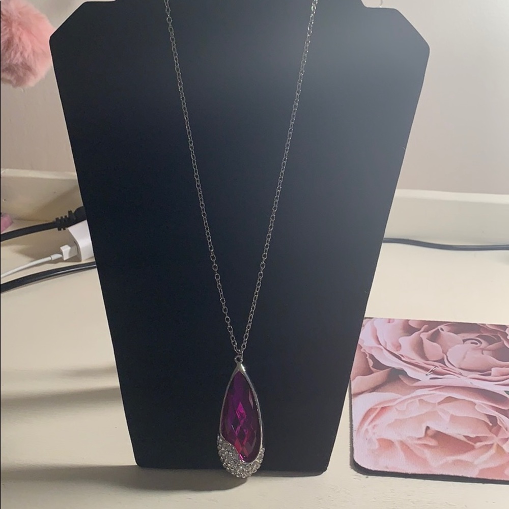 Pink necklace with matching diamond earrings💕